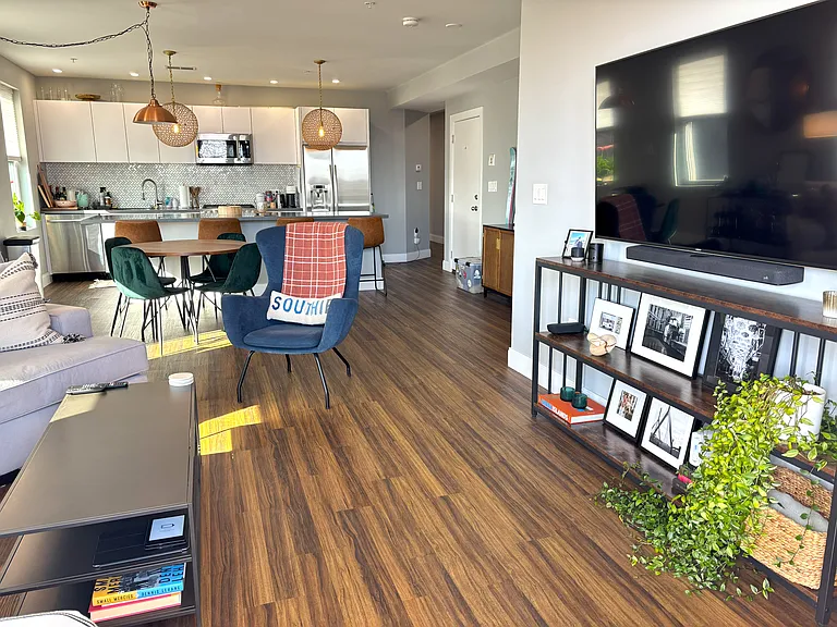 408 E 8th St #3 — Photo 14