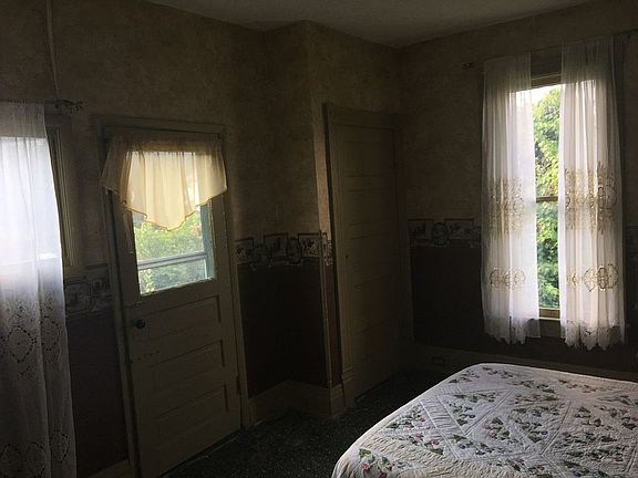 2nd floor balcony room 