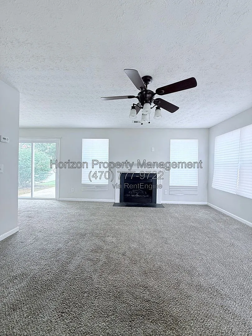 3 bed, 2.0 bath, 1408 sqft, $2,045 — Photo 4