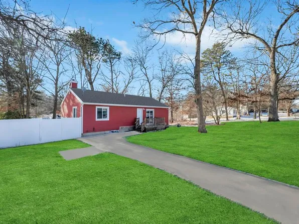 47 Pinegrove Avenue, Medford, NY 11763