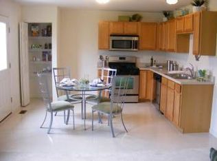 775 Rockshire Dr, Herculaneum, MO 63048