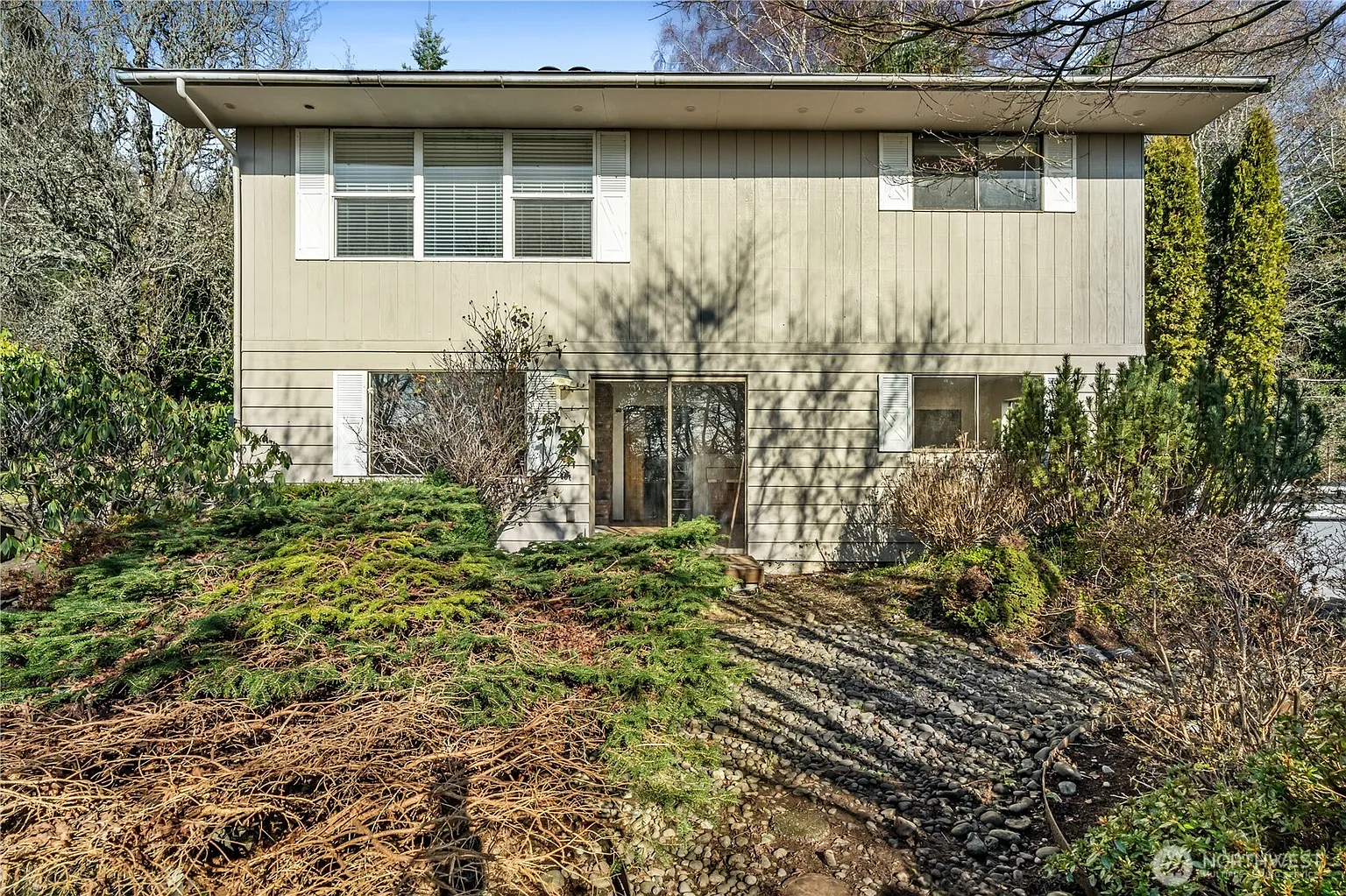 209 W Chenault Avenue photo 1