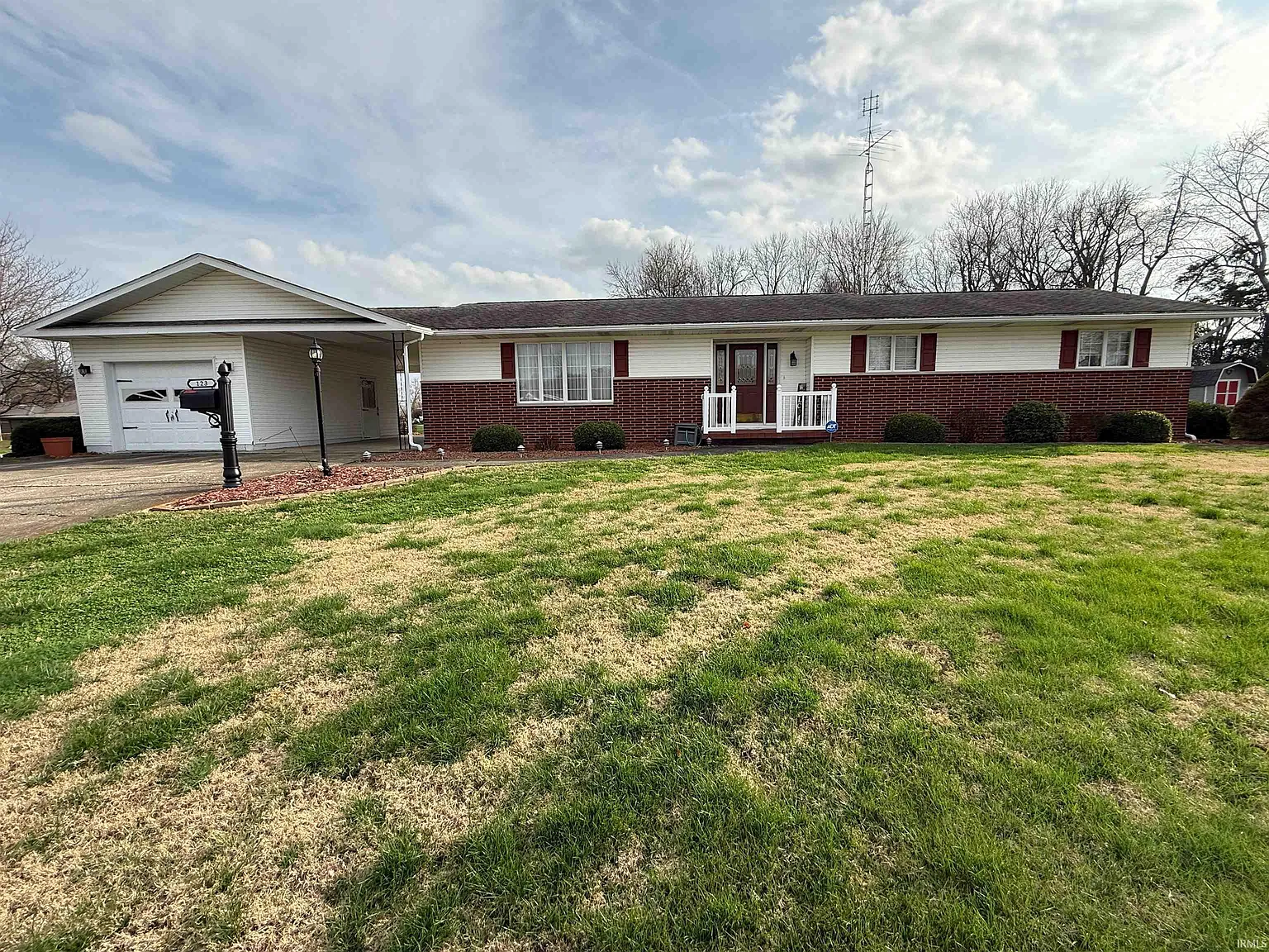 123 E Harvest Ln photo 1