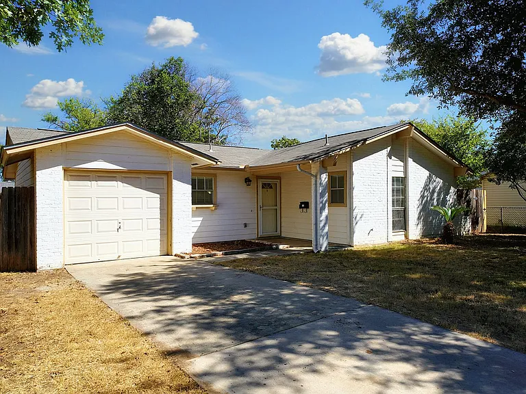 225 Linda Ct — Photo 3