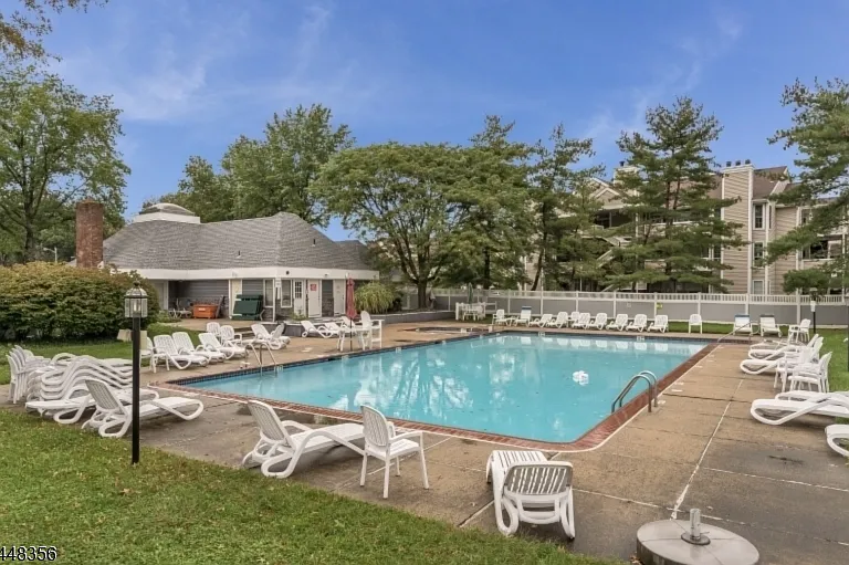 702 Pinehurst Ct #7 — Photo 18