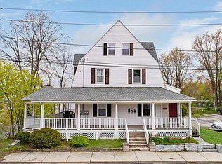 121 Maple Ave APT 3, Riverside, RI 02915