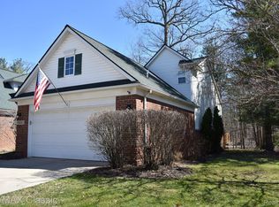 683 Chestnut Dr, Wixom, MI 48393