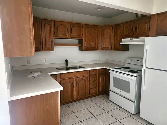 3rd image of 2514 W Butler Dr