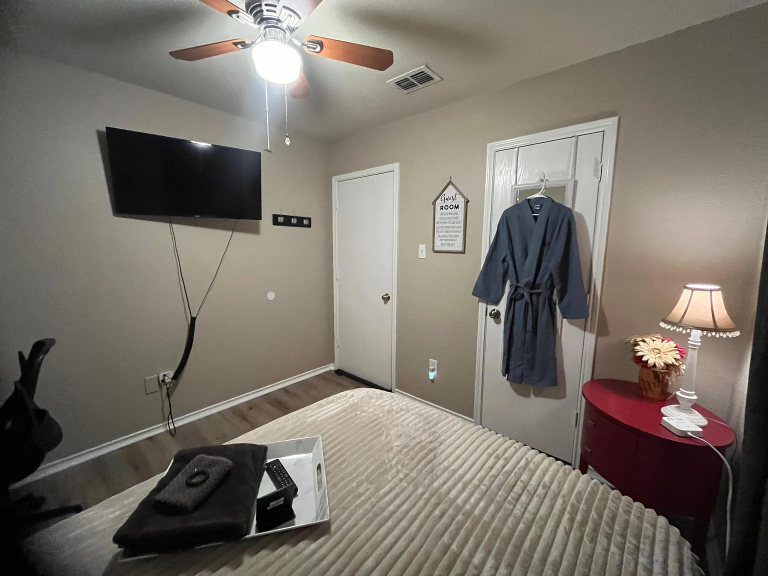 2 bed, 1.0 bath, 1392 sqft, $1,027 — Photo 2
