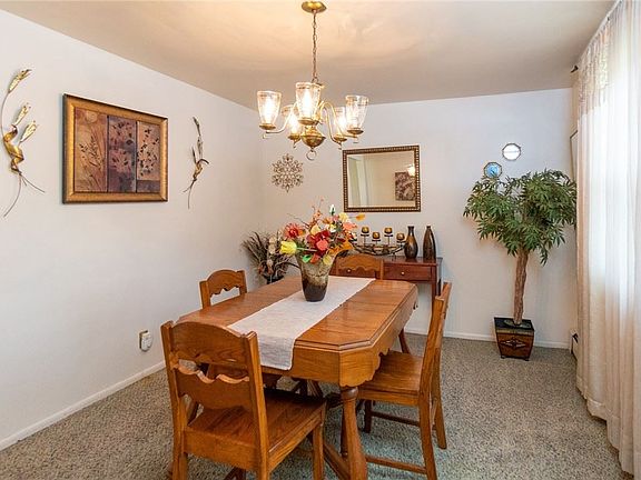 3rd image of 189 Colonial Village Dr
