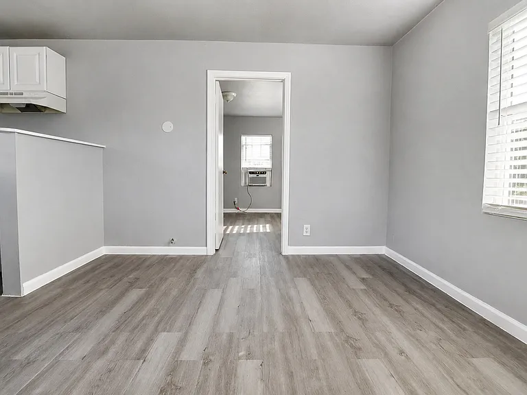 122 W Avenue A #1 — Photo 4