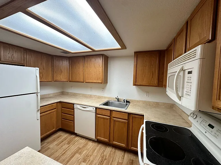2802 Sundown Ln #302 — Photo 6