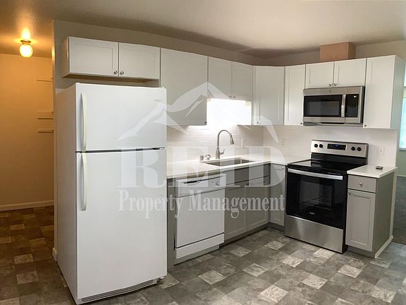 3rd image of 1054 Callahan Dr