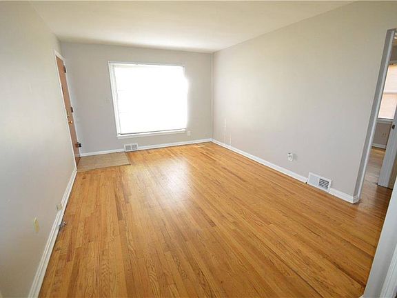 5th image of 5223 Old Oxford Ln