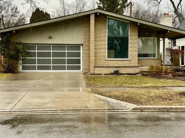 10114 Ludlow Ave, Huntington Woods, MI 48070