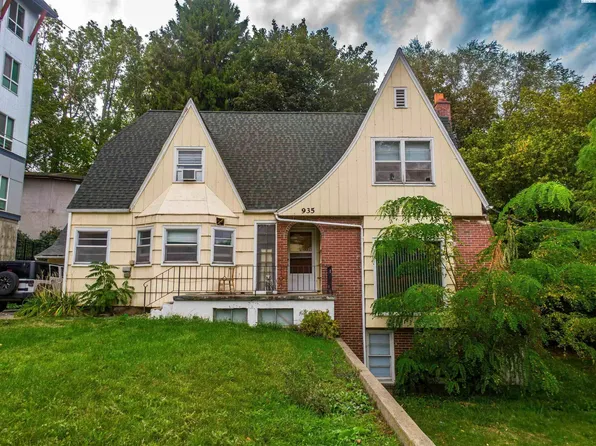 935 NE C St, Pullman, WA 99163