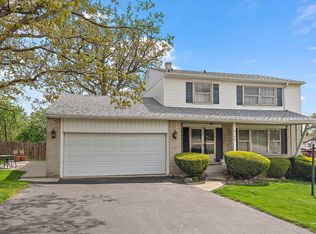9130 Chestnut Dr, Hickory Hills, IL