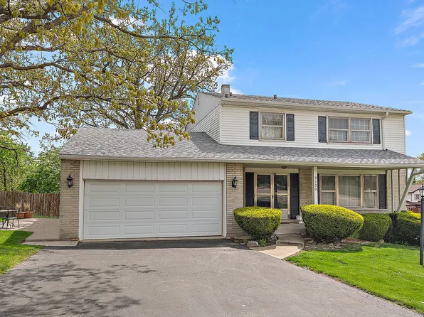 9130 Chestnut Dr, Hickory Hills, IL 60457