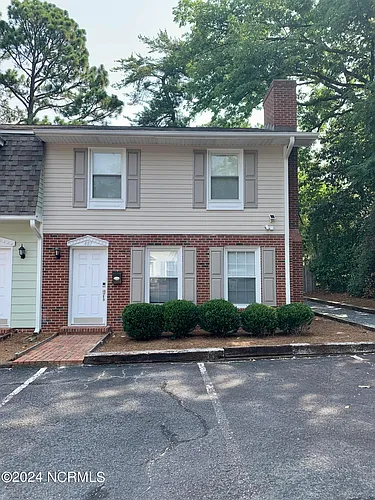 487 N Ashe St Photo 1