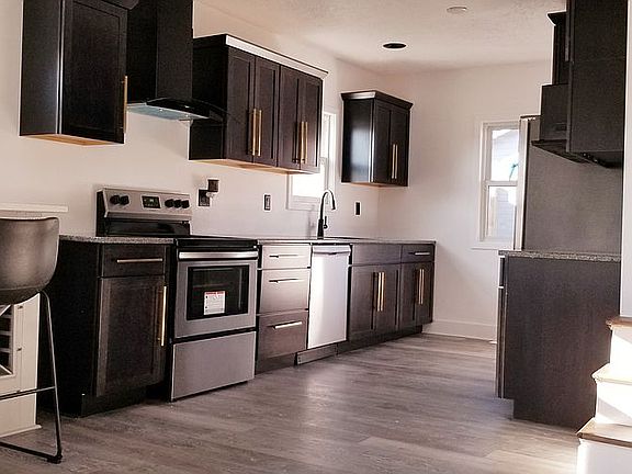 3rd image of 405 36th St