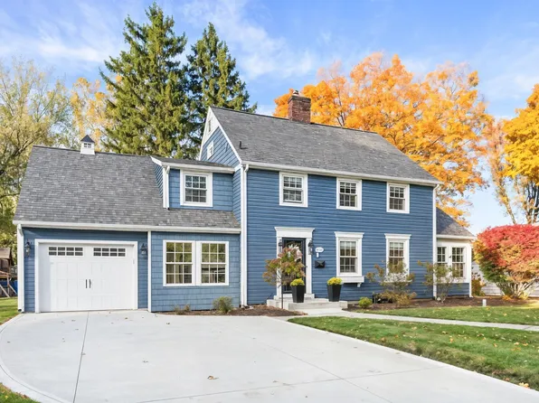 1041 N Van Buren St, Auburn, IN 46706