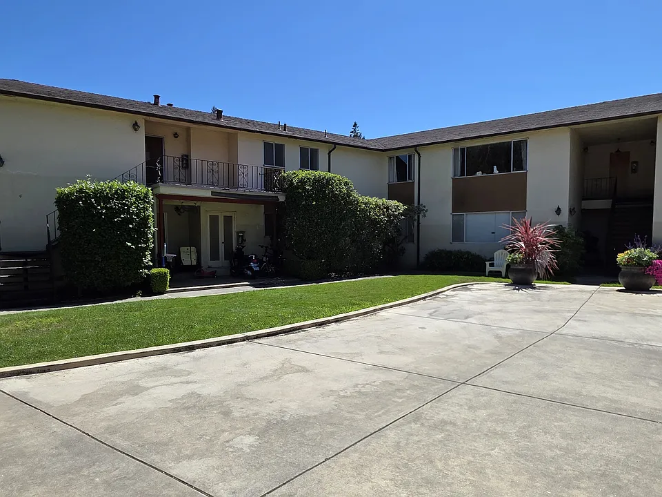 23 Kent Pl #4