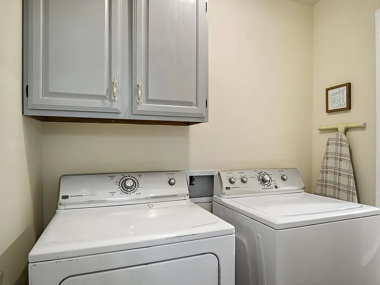 10425 Ravenbrook Ln — Photo 20