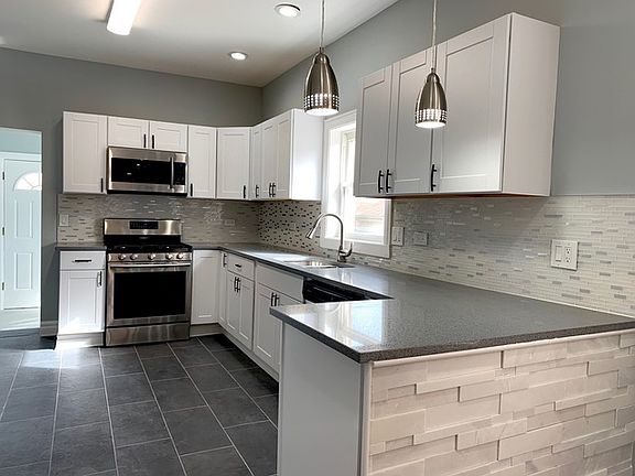 5th image of 13347 S Carondolet Ave