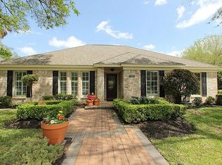 15602 Autumnbrook Dr, Houston, TX 77068