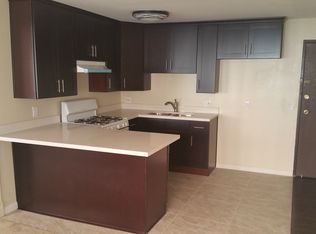 545 S Manhattan Pl, Los Angeles, CA 90020