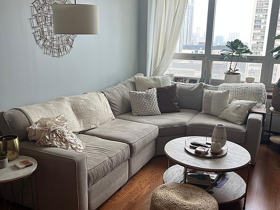 3rd image of 88 W Schiller St APT 1705