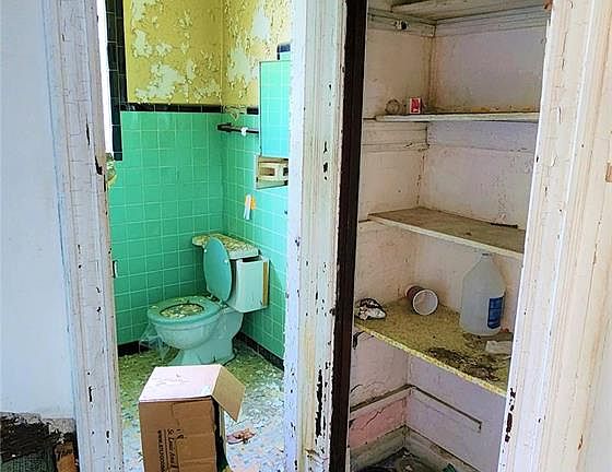 5th image of 2717 Semple Ave
