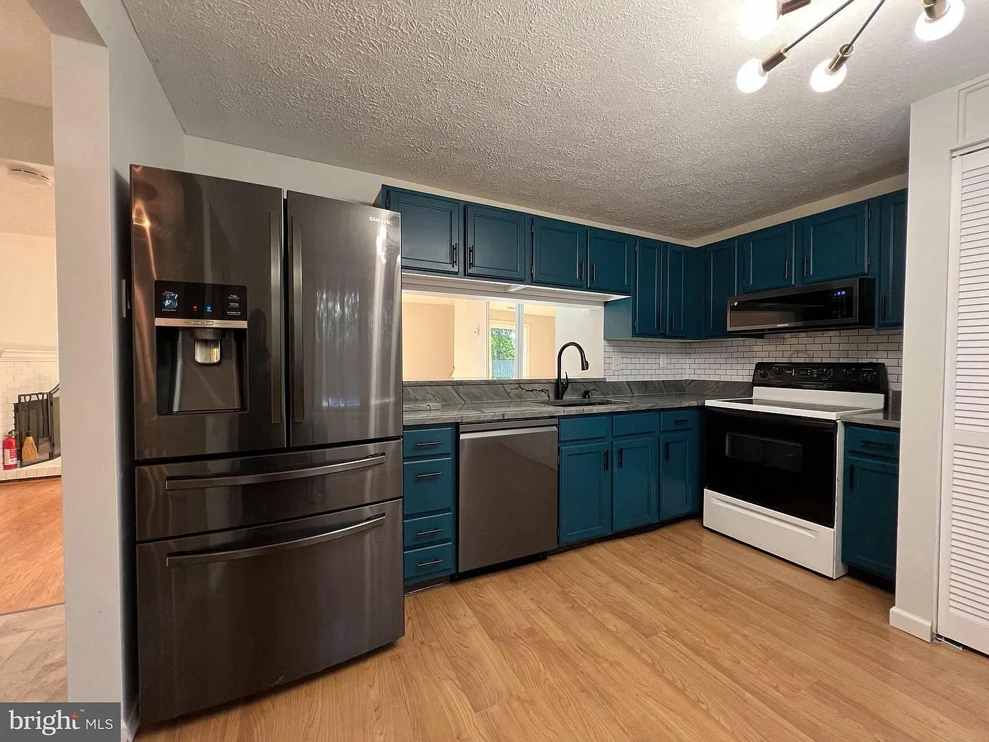 Welcome to this chic 3 bedroom end of group townhome in Queen Anne Village. — Photo 3