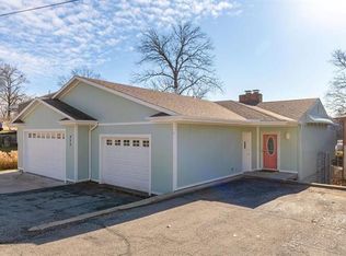 455 NW North Shore Dr, Lake Waukomis, MO 64151