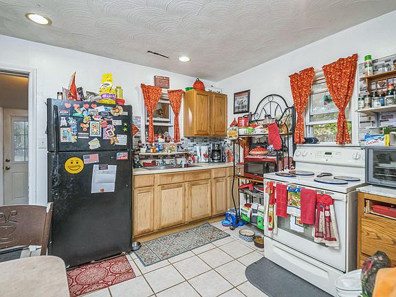 2nd image of 639 Wellington Ave