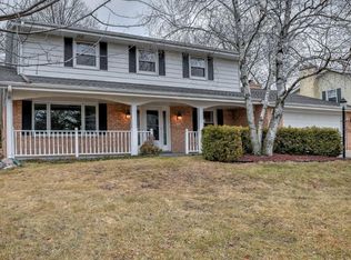 3332 W Riviera Ct, Mequon, WI 53092