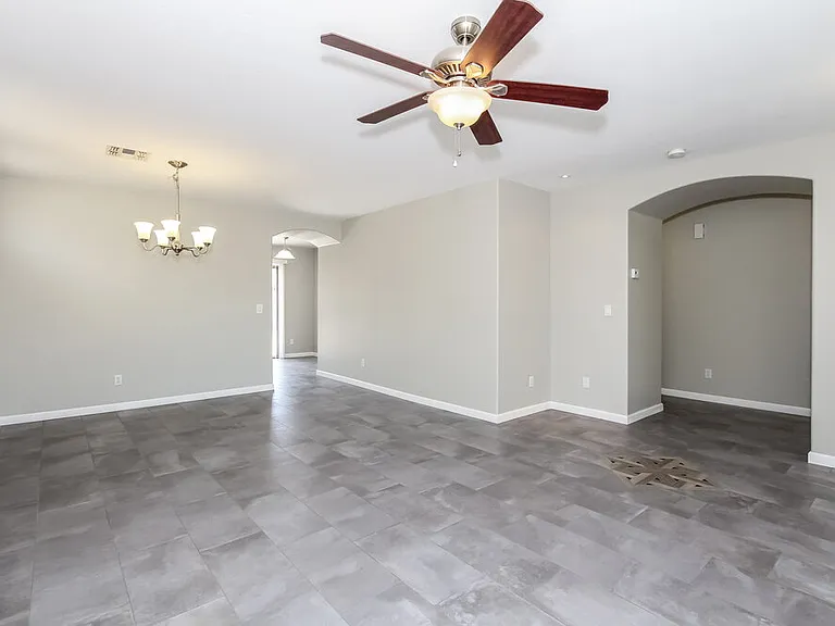 12417 W Larkspur Rd — Photo 2