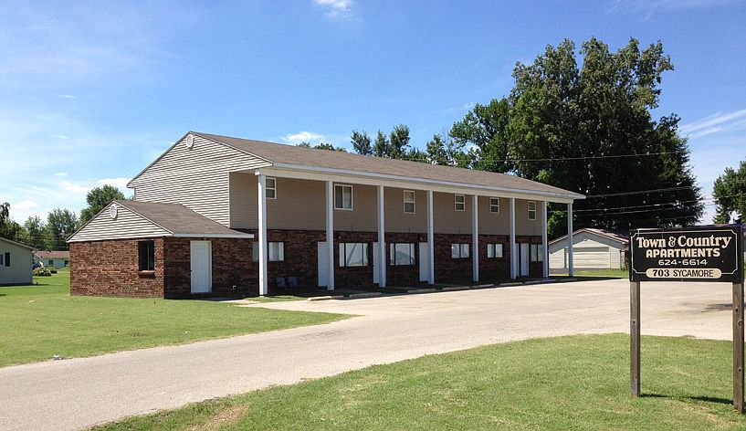 2nd image of 703 Sycamore Rd