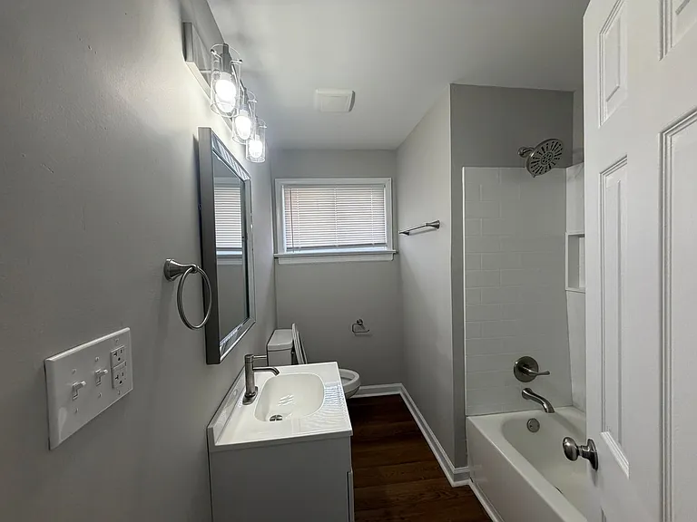 2100 Wright Ave — Photo 12