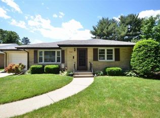 528 Westchester Dr, Rockford, IL 61107