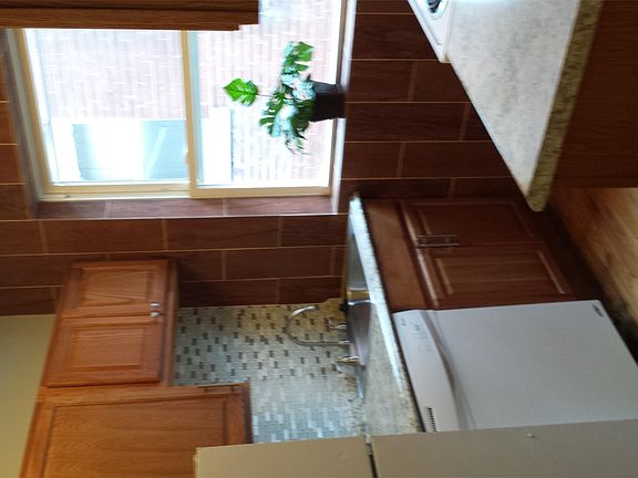 4th image of 5012A Chippewa St