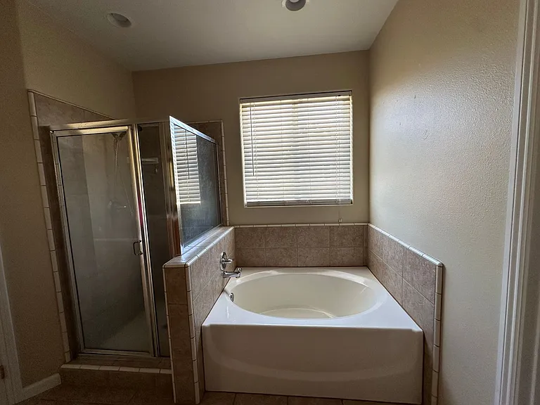 746 Jersey Ct — Photo 13