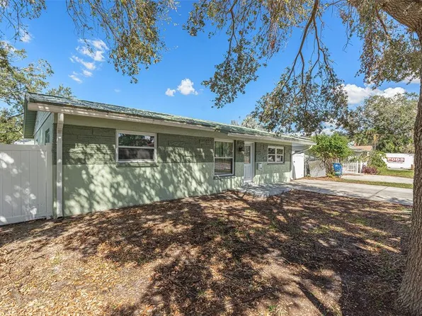 150 SE Lincoln Cir N, Saint Petersburg, FL 33703