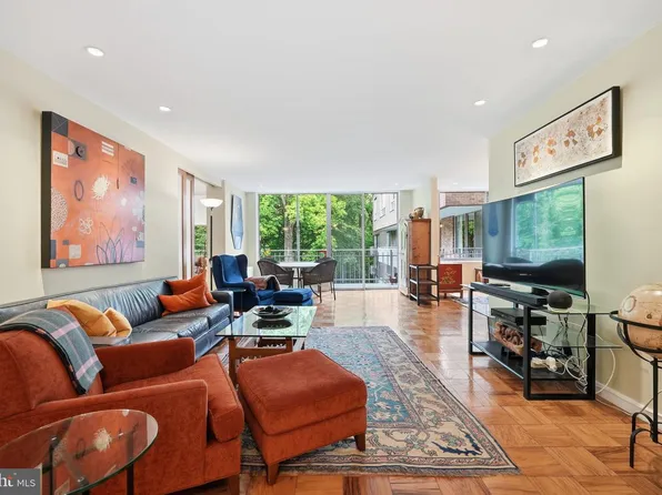 4100 Cathedral Ave NW #820, Washington, DC 20016