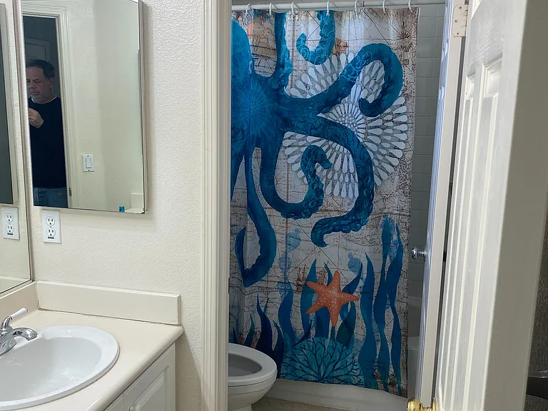 Upstairs bathroom B