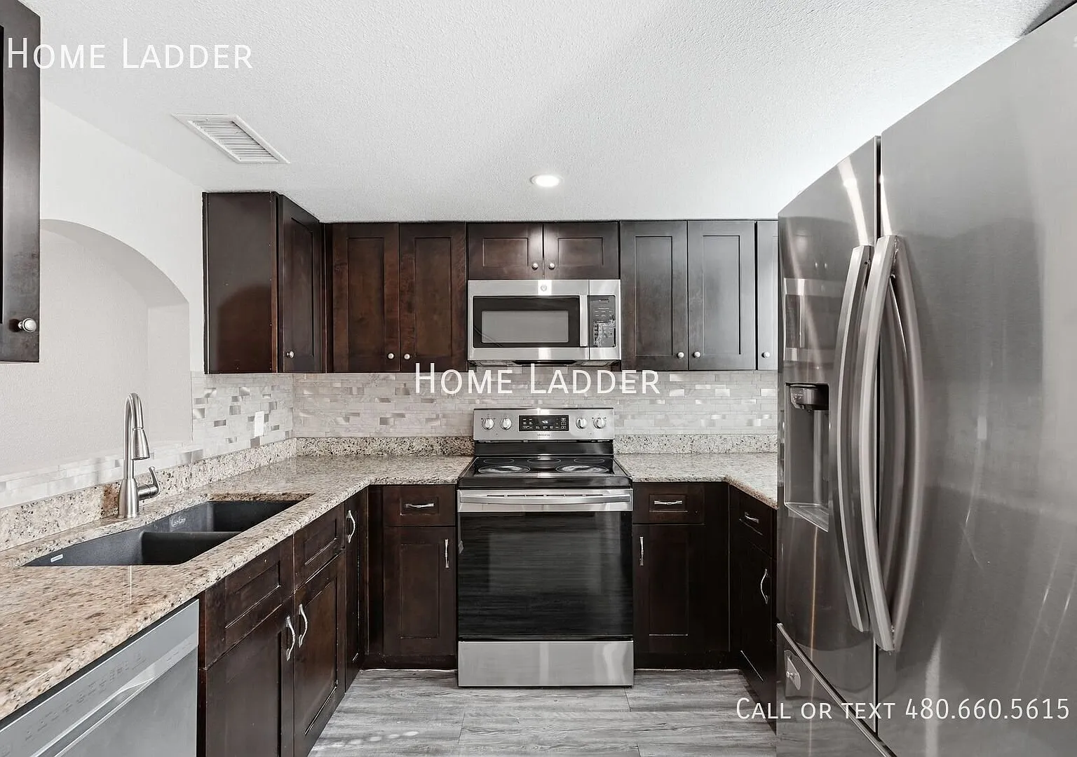 Beautifully Remodeled 2BR/2.5BA Townhouse walking distance from ASU! — Photo 4