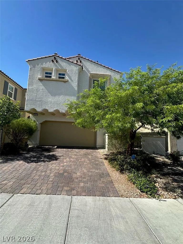 3 bed, 2.5 bath, 2001 sqft, $2,700 — Photo 1