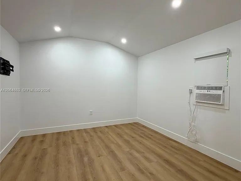 1400 SW 29th Ave #2 — Photo 3