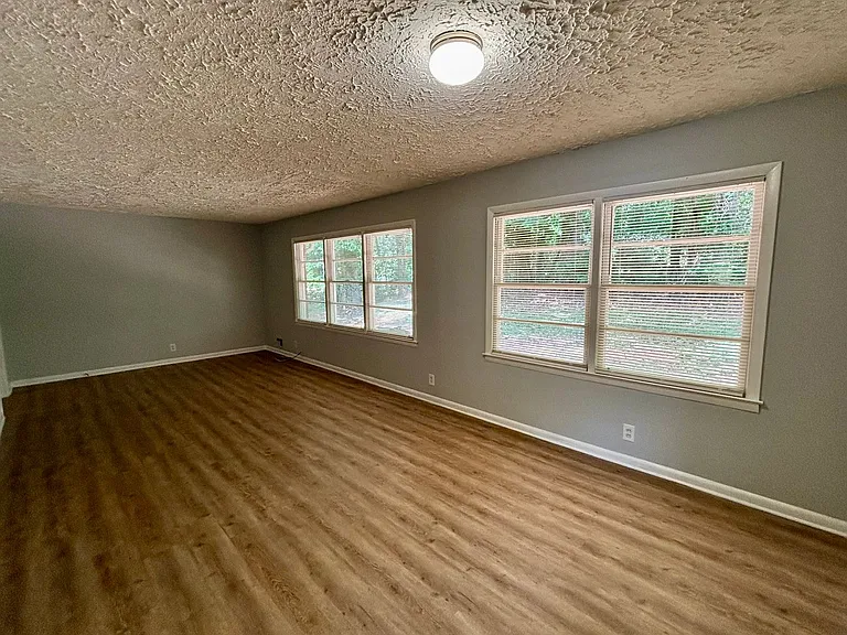2612 Dawn Dr — Photo 4