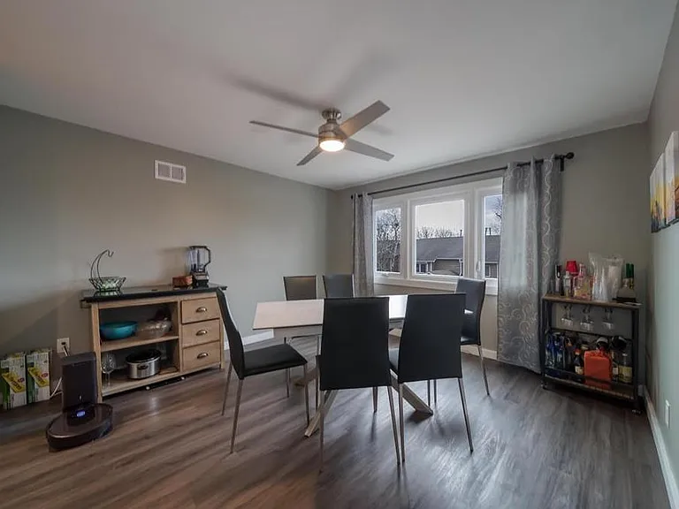 302 Heights Dr — Photo 2